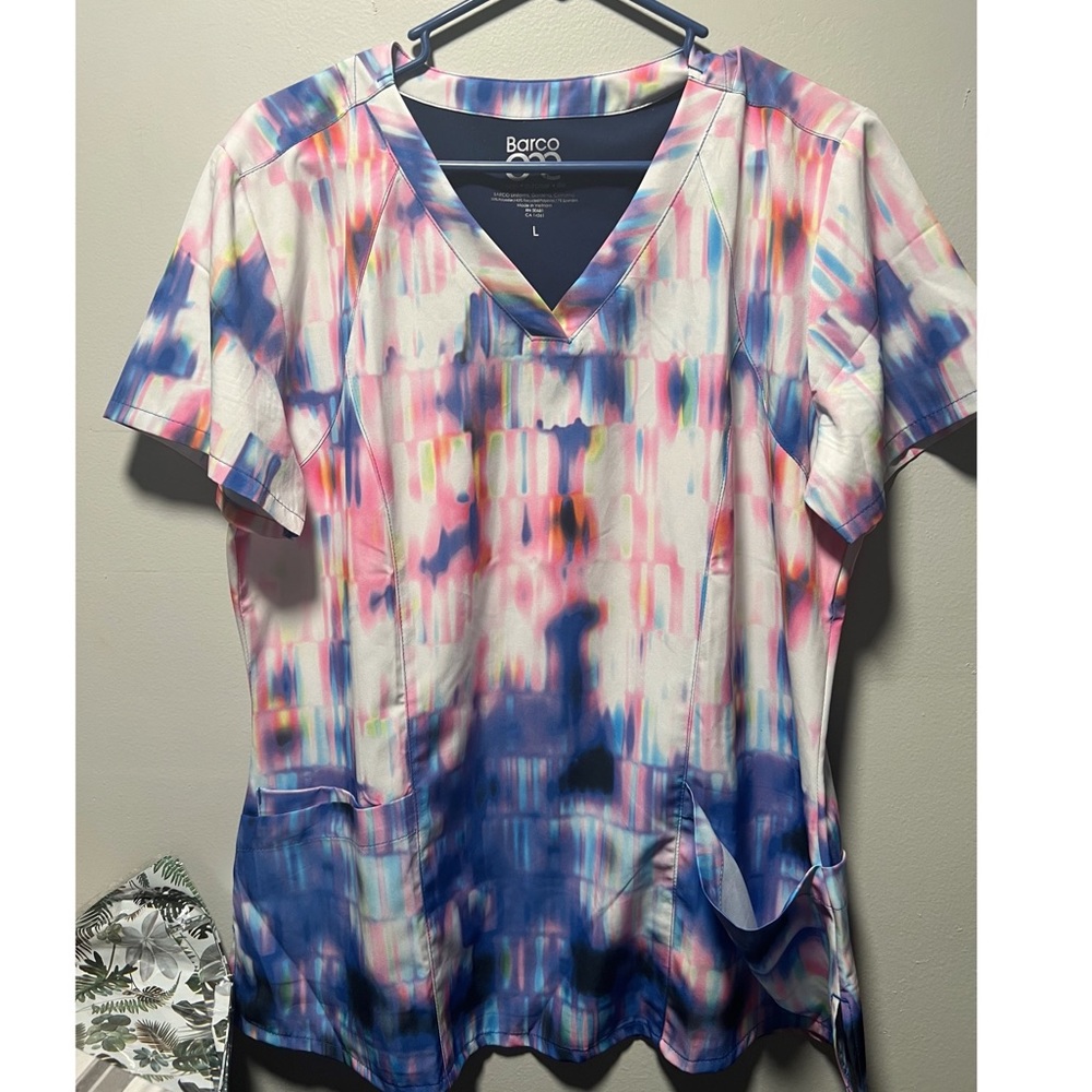 Barco One scrub top